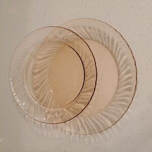 Arcoroc France Vintage Rosaline Pink Swirl Glass Dinner and Salad Plate